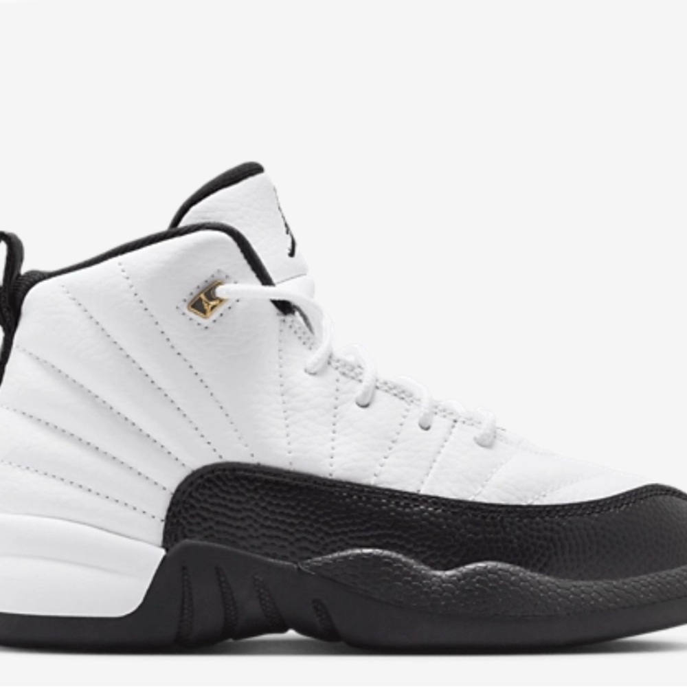Jordan retro 12 boys size 1 great condition